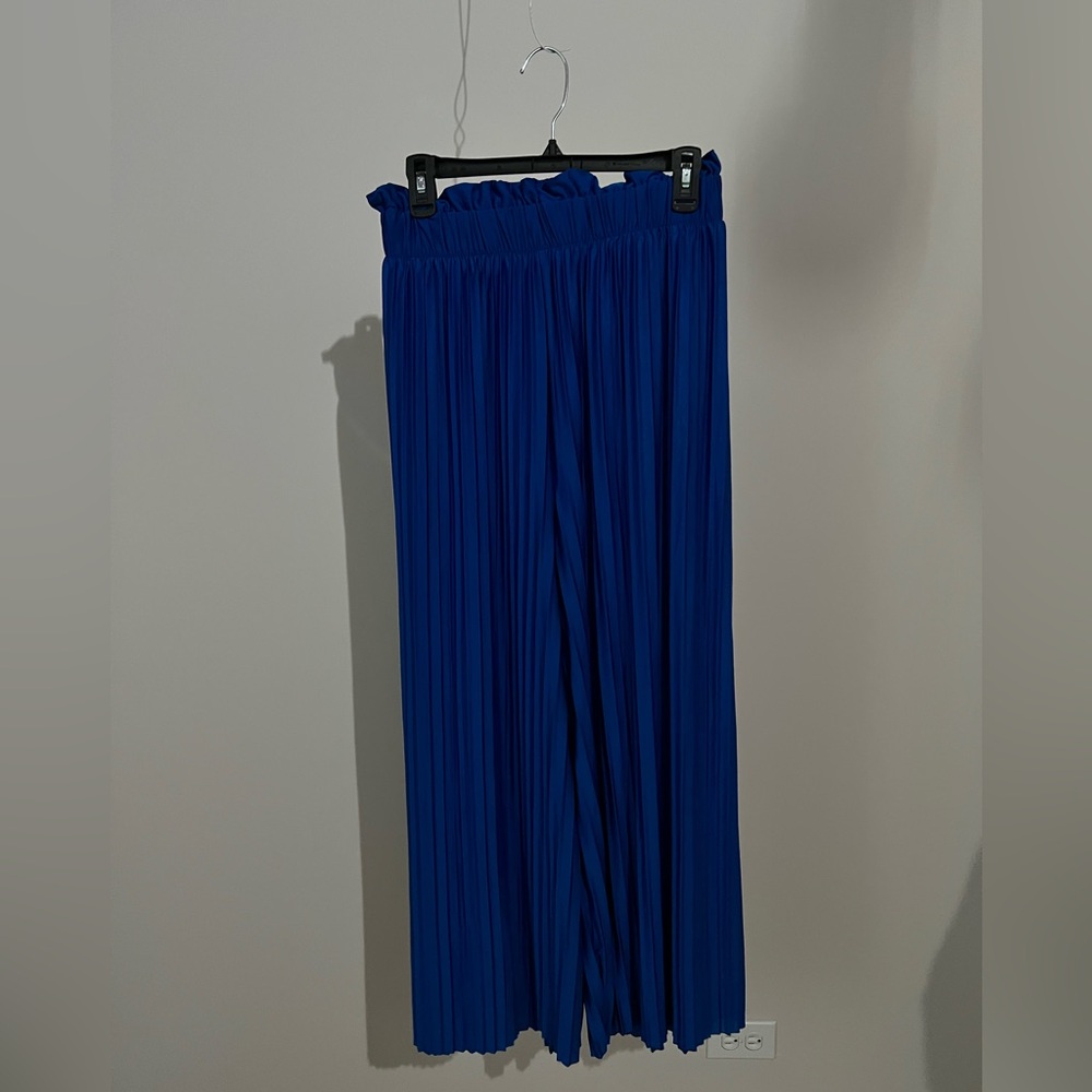 only blue ruffle pant size 40/medium